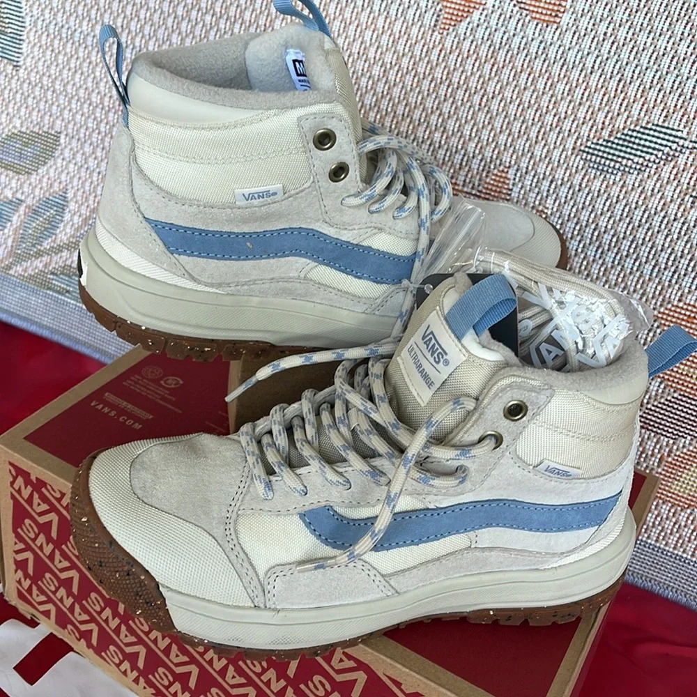 Vans Ultrarange Exo
Vintage White/Blue Stripe
VNOA5KS570U
WMNS Boots - Sneakers - Picture 11 of 16